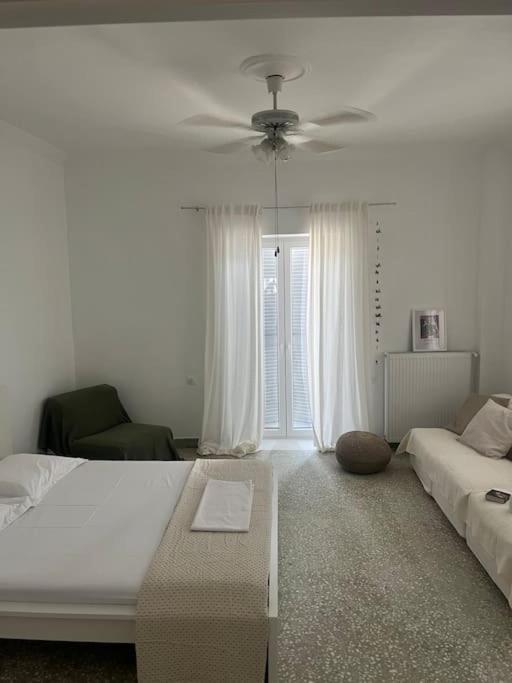 Cozy, Spacious, Newly Renovated Flat In Adamas Экстерьер фото
