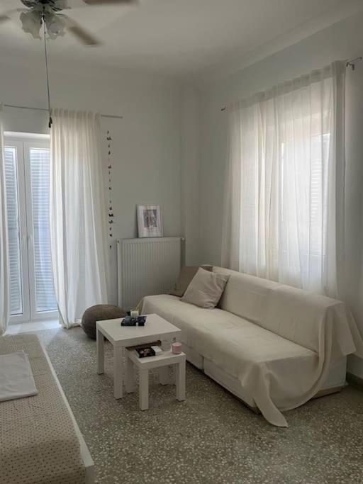 Cozy, Spacious, Newly Renovated Flat In Adamas Экстерьер фото