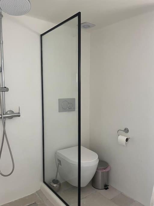 Cozy, Spacious, Newly Renovated Flat In Adamas Экстерьер фото