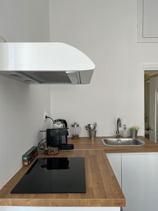 Cozy, Spacious, Newly Renovated Flat In Adamas Экстерьер фото