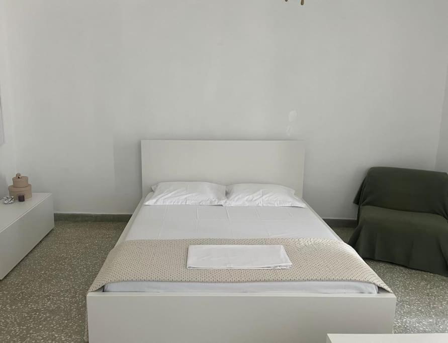 Cozy, Spacious, Newly Renovated Flat In Adamas Экстерьер фото